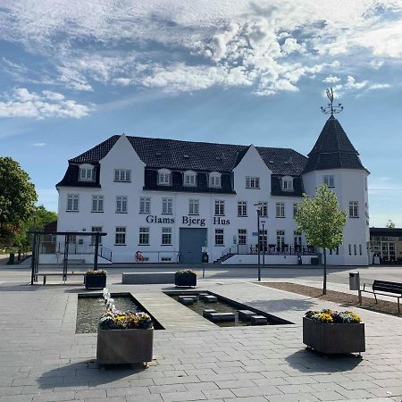 Glamsbjerghus Aparthotel Buitenkant foto
