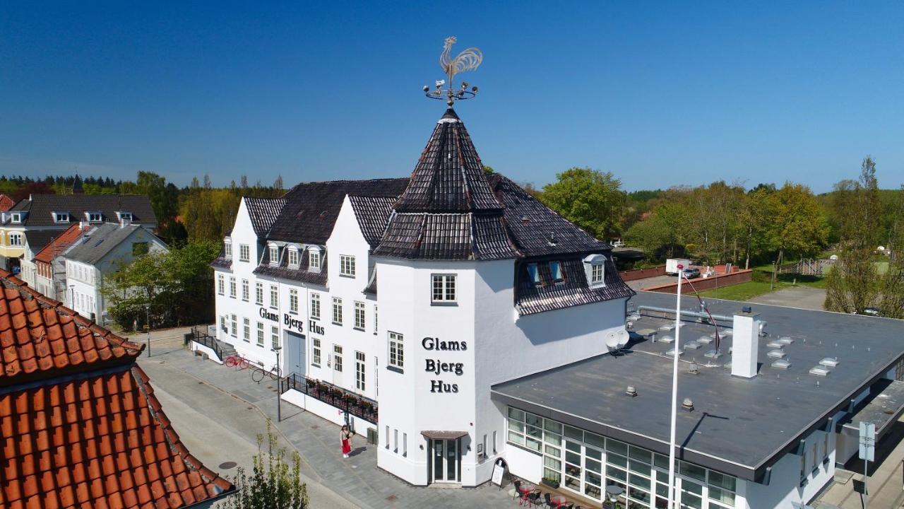 Glamsbjerghus Aparthotel Buitenkant foto