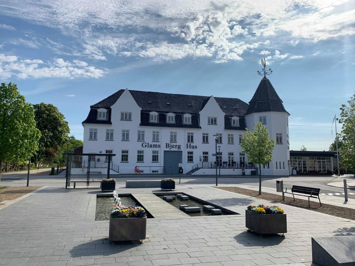 Glamsbjerghus Aparthotel Buitenkant foto