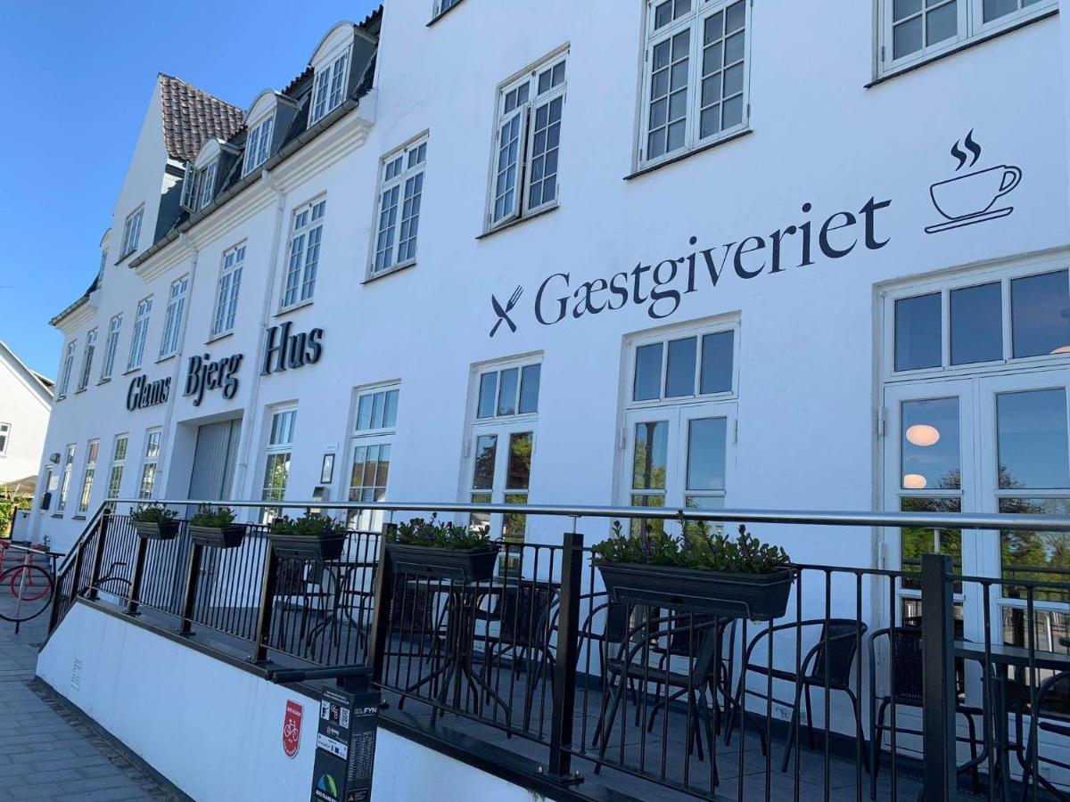 Glamsbjerghus Aparthotel Buitenkant foto
